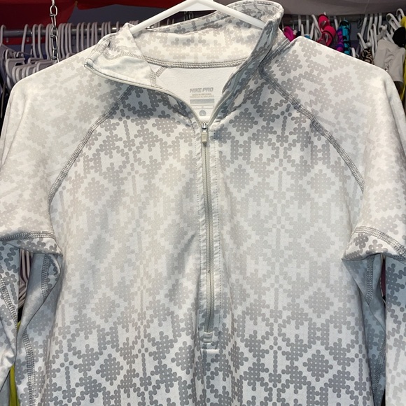 NIKE Pro Half zip pull over performance hoodie slicer grey size large like new - Picture 5 of 8